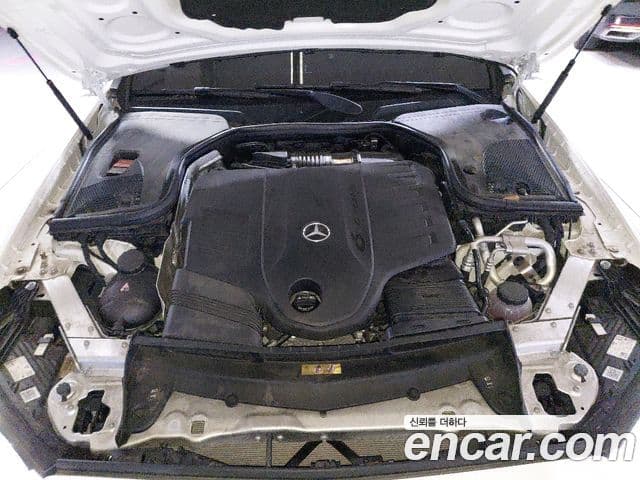 Mercedes-Benz E-Class 2022 — ფოტო 7/15