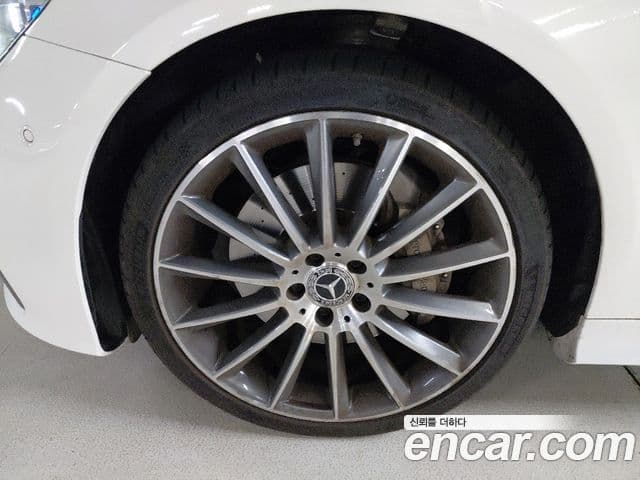 Mercedes-Benz E-Class 2022 — ფოტო 8/15