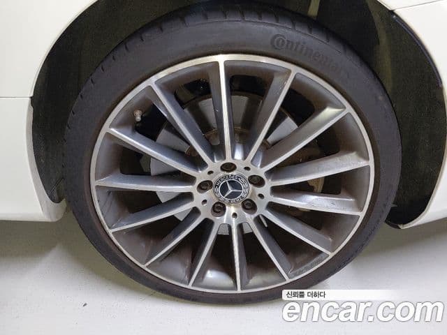 Mercedes-Benz E-Class 2022 — ფოტო 10/15