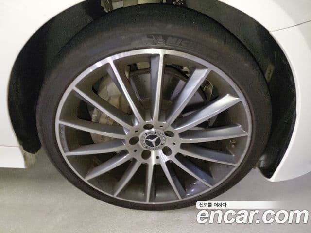 Mercedes-Benz E-Class 2022 — ფოტო 11/15