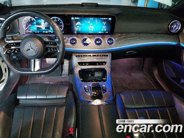 Mercedes-Benz E-Class 2022 — ფოტო 13/15