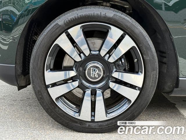 Rolls-Royce Cullinan 2023 — ფოტო 4/18