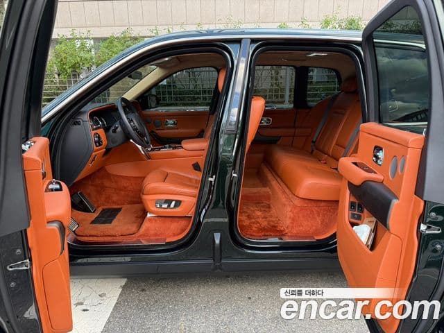 Rolls-Royce Cullinan 2023 — фото 10 из 18