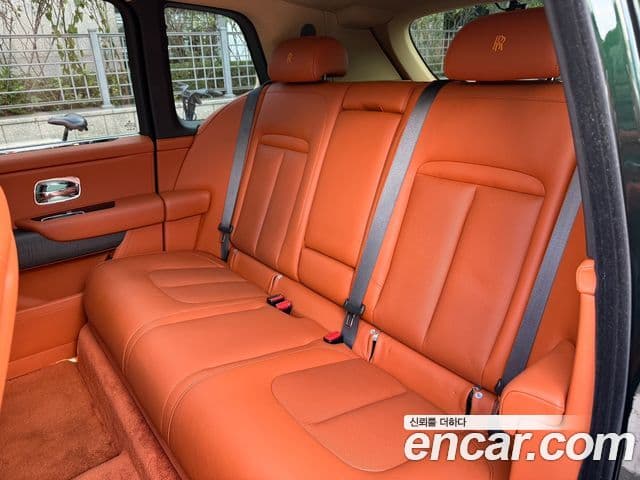 Rolls-Royce Cullinan 2023 — ფოტო 8/18