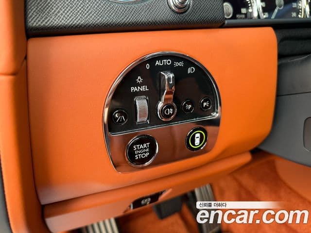 Rolls-Royce Cullinan 2023 — фото 13 из 18