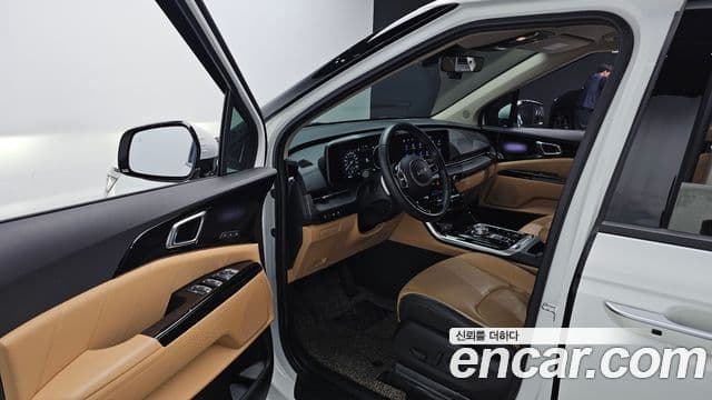 Kia Carnival 2023 — фото 10 из 20