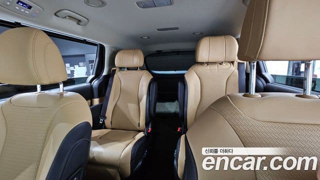 Kia Carnival 2023 — Şəkil 18/20