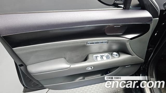 Genesis G90 2022 — ფოტო 31/35