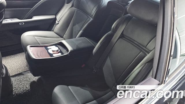 Genesis G90 2022 — ფოტო 19/35