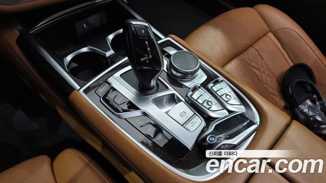 BMW 7 Series 2018 — Şəkil 8/20