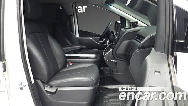 Hyundai Staria 2025 — фото 11 из 20