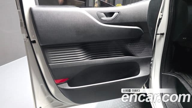 Hyundai Staria 2025 — Photo 12/34