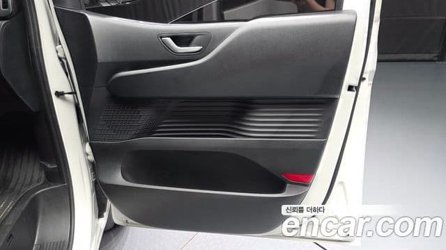 Hyundai Staria 2025 — Photo 34/34