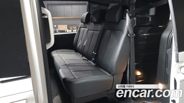 Hyundai Staria 2025 — Photo 32/34