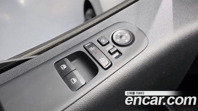 Hyundai Staria 2025 — Photo 3/34