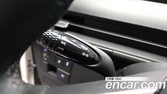 Hyundai Staria 2025 — Photo 25/34