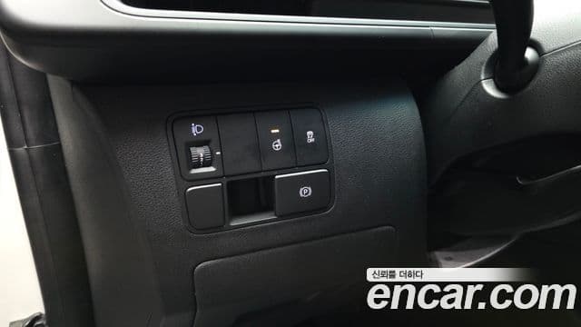 Hyundai Staria 2025 — Photo 28/34