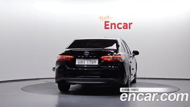 Toyota Camry 2019 — Şəkil 15/31