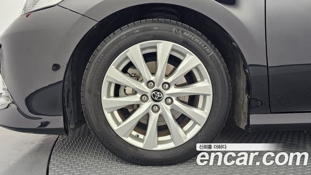 Toyota Camry 2019 — Şəkil 6/31