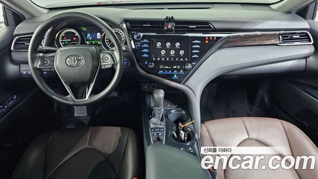 Toyota Camry 2019 — Şəkil 8/31