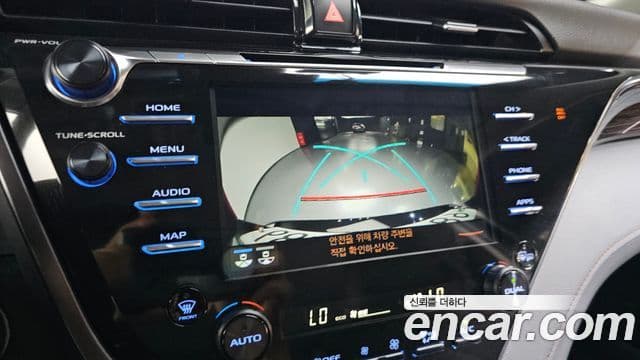 Toyota Camry 2019 — Şəkil 16/31