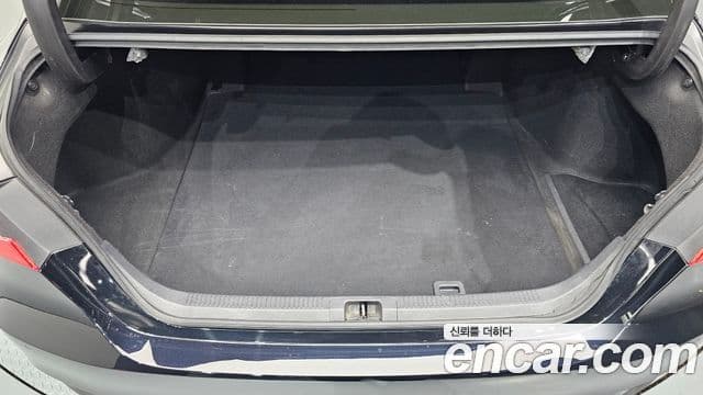 Toyota Camry 2019 — Şəkil 23/31