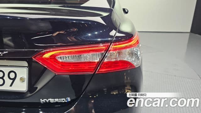 Toyota Camry 2019 — Şəkil 30/31