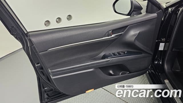 Toyota Camry 2019 — Şəkil 14/31