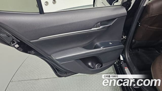 Toyota Camry 2019 — Şəkil 10/31