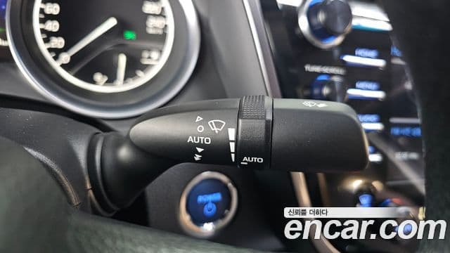 Toyota Camry 2019 — Şəkil 13/31