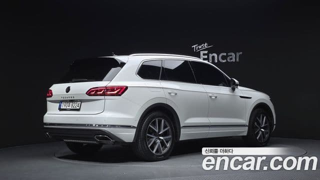 Volkswagen Touareg 2023 — ფოტო 2/20