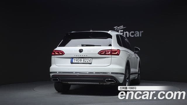 Volkswagen Touareg 2023 — ფოტო 4/20