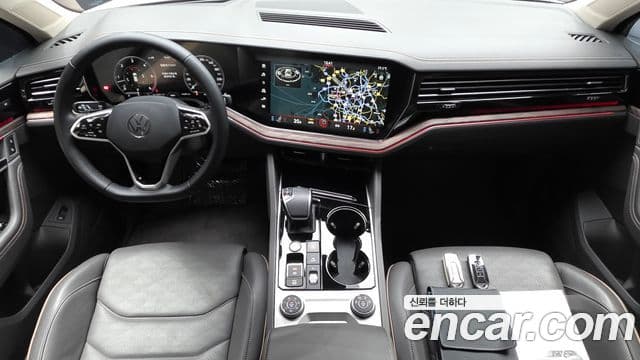 Volkswagen Touareg 2023 — ფოტო 7/20