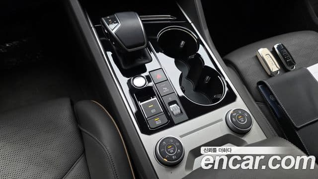Volkswagen Touareg 2023 — ფოტო 9/20