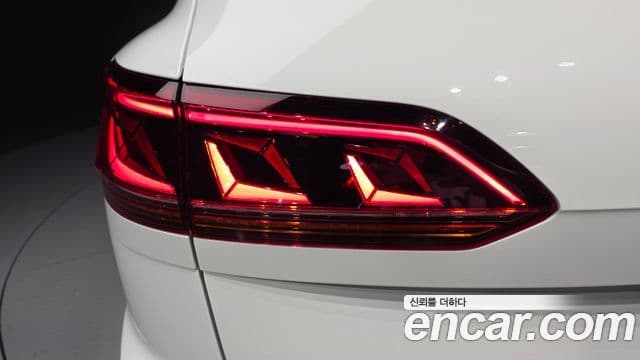 Volkswagen Touareg 2023 — Photo 38/40