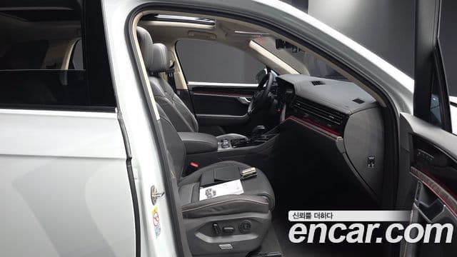 Volkswagen Touareg 2023 — Photo 28/40