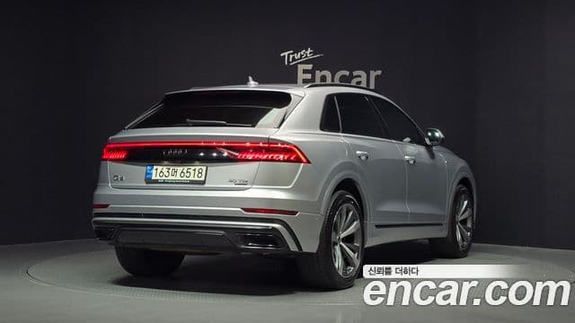 Audi Q7 2021 — Şəkil 1/20