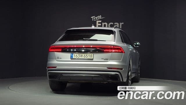 Audi Q7 2021 — ფოტო 3/20
