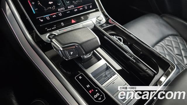 Audi Q7 2021 — ფოტო 8/20