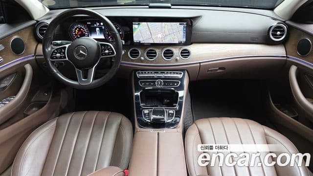 Mercedes-Benz E-Class 2019 — ფოტო 7/20