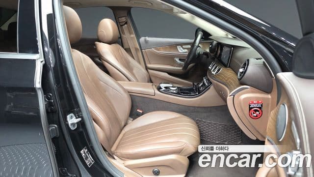 Mercedes-Benz E-Class 2019 — ფოტო 11/20
