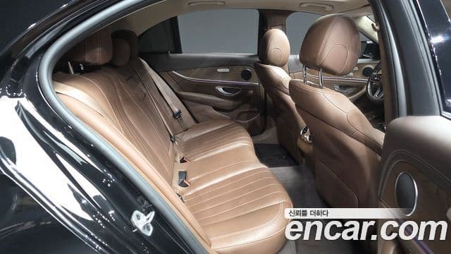 Mercedes-Benz E-Class 2019 — ფოტო 12/20