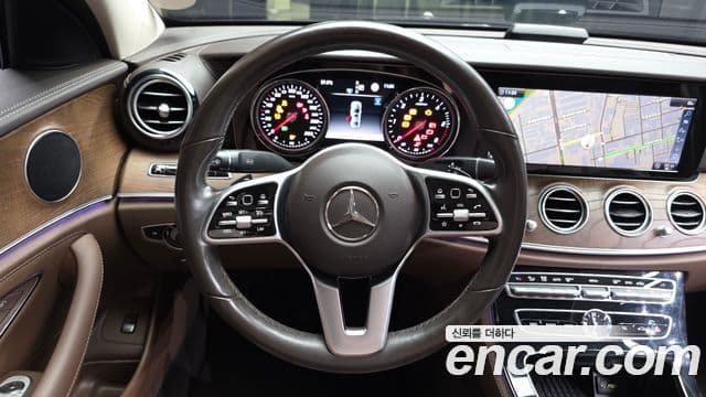 Mercedes-Benz E-Class 2019 — ფოტო 13/20