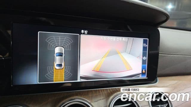 Mercedes-Benz E-Class 2019 — ფოტო 16/20
