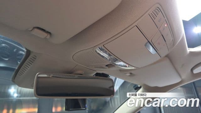 Mercedes-Benz E-Class 2019 — ფოტო 18/20