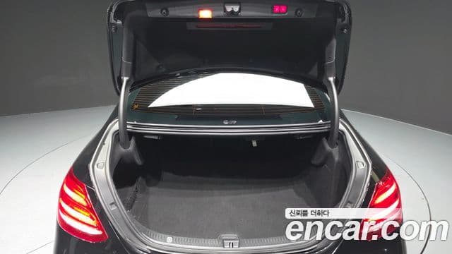 Mercedes-Benz E-Class 2019 — ფოტო 20/20