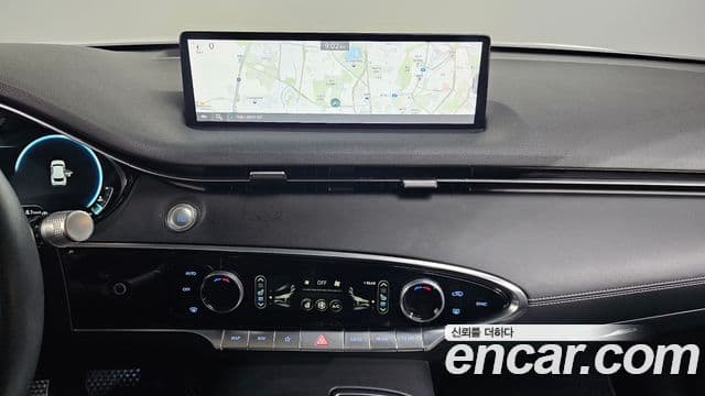 Genesis GV70 2021 — Photo 29/31