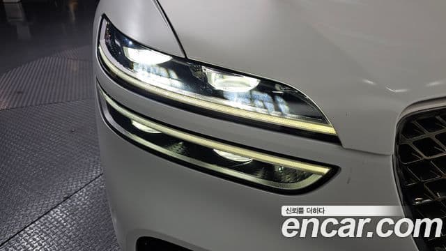 Genesis GV70 2021 — Photo 14/31