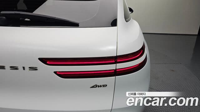 Genesis GV70 2021 — Photo 16/31