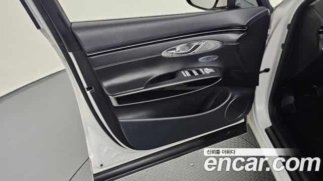 Genesis GV70 2021 — Photo 15/31